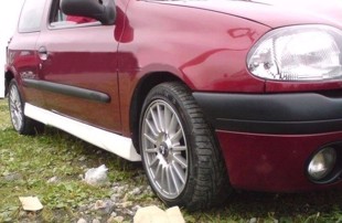 Maxton Side Skirts 1 Renault Clio Ii - Primed